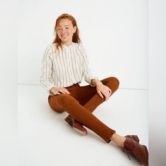 9" Mid-Rise Skinny Jeans: Garment-Dyed Button-Front Edition size 24 - Picture 4 of 9